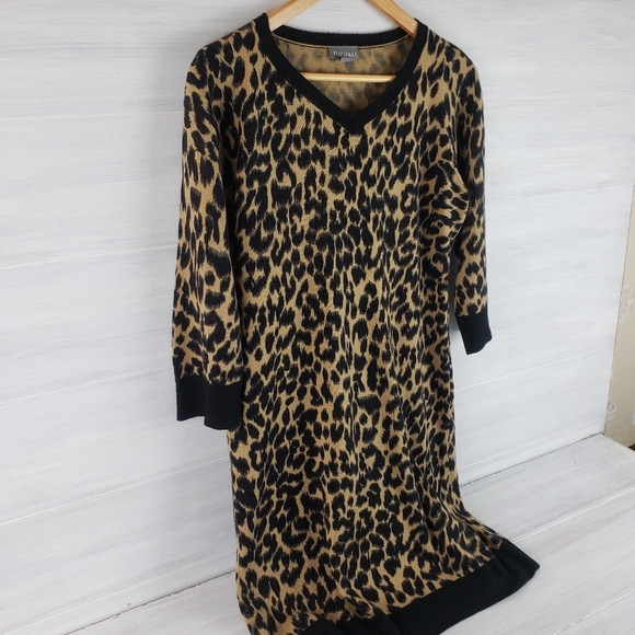 Roz & Ali Leopard Print Sweater Dress - Picture 4 of 15